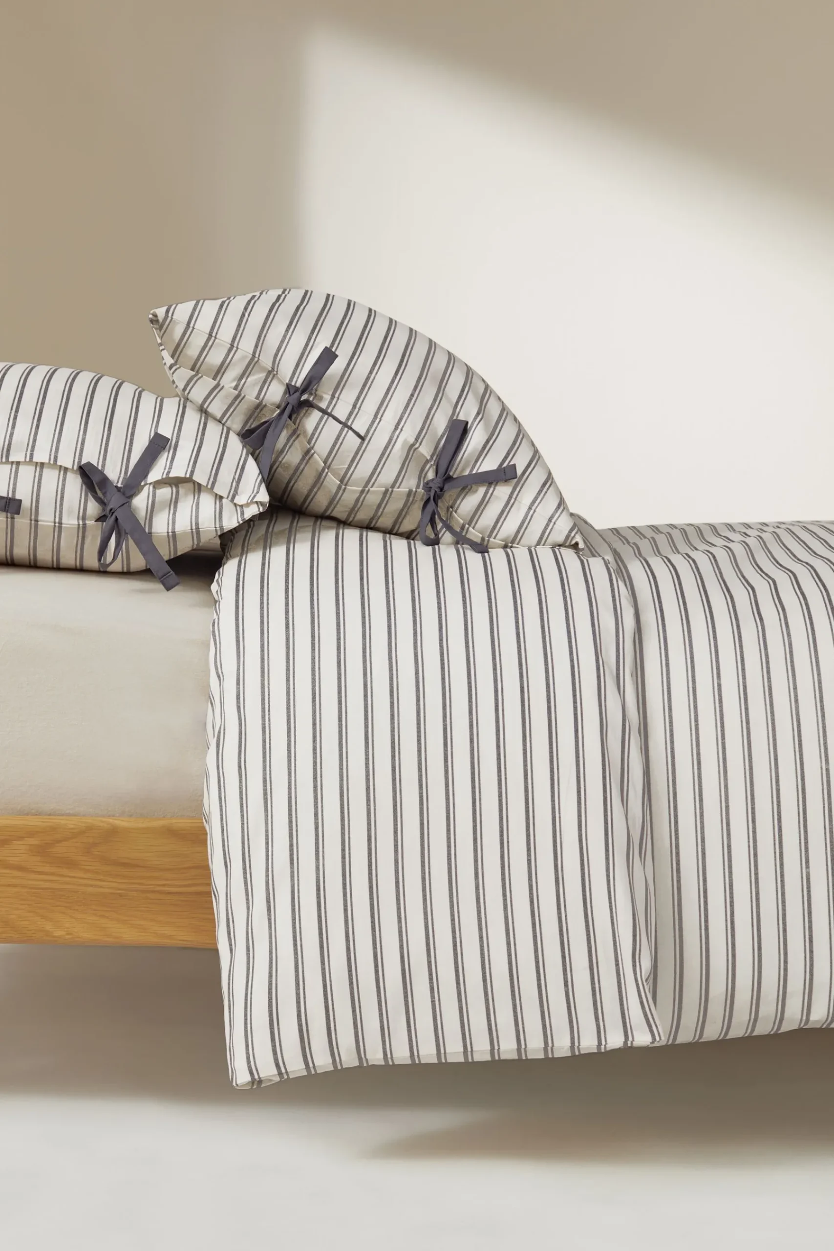 100% Cotton 180 Thread Count Bow Otto Duvet Cover and Pillowcase Set*MADE.COM Discount