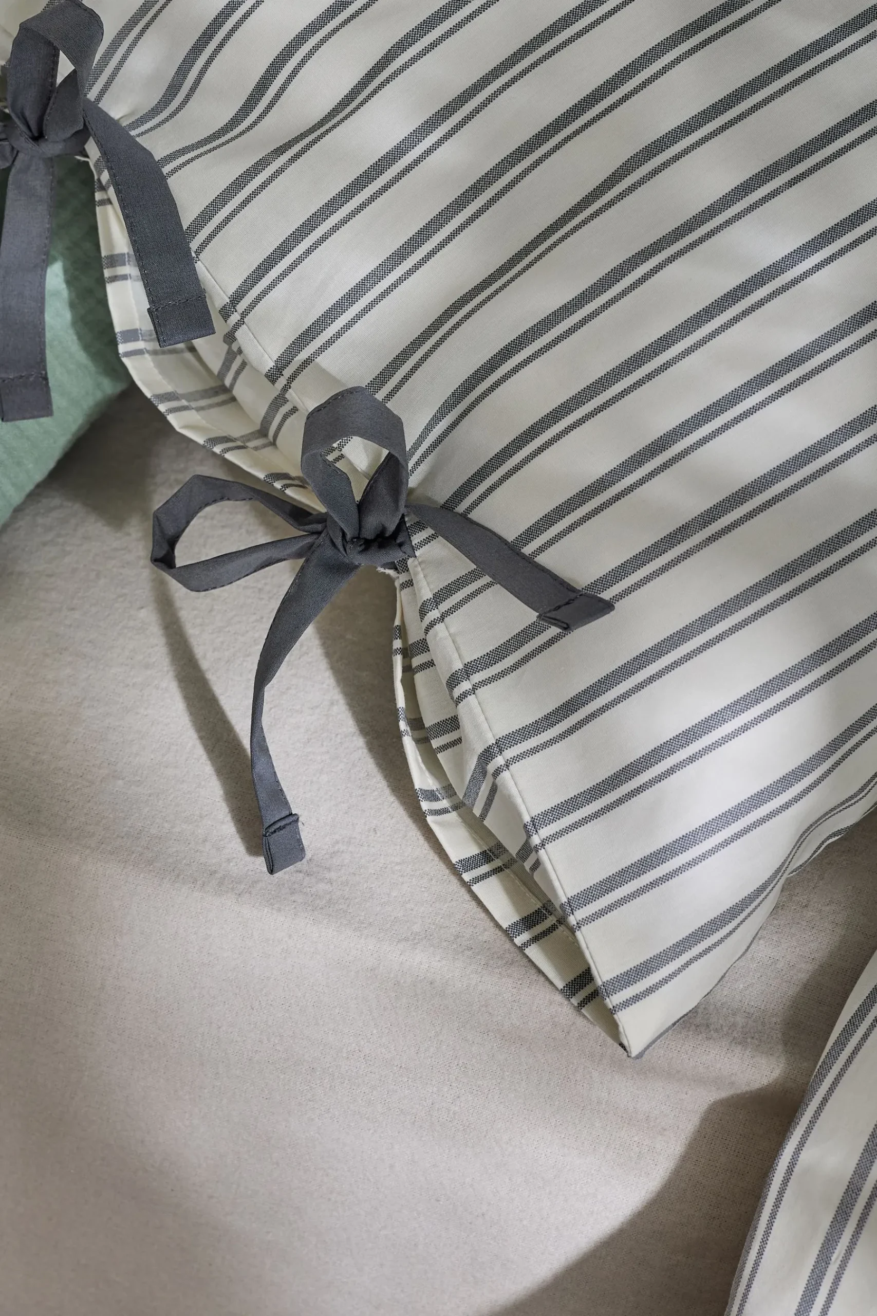 100% Cotton 180 Thread Count Bow Otto Duvet Cover and Pillowcase Set*MADE.COM Discount