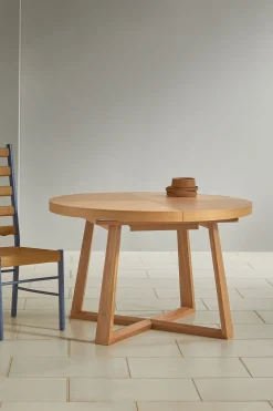Belgrave Oval 4 to 6 Seater Extending Dining Table*MADE.COM Outlet