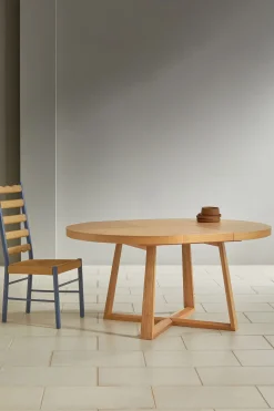 Belgrave Oval 4 to 6 Seater Extending Dining Table*MADE.COM Outlet