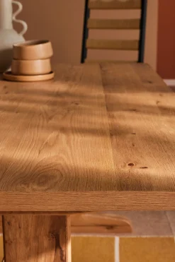 Quinn Dining Table*MADE.COM Hot